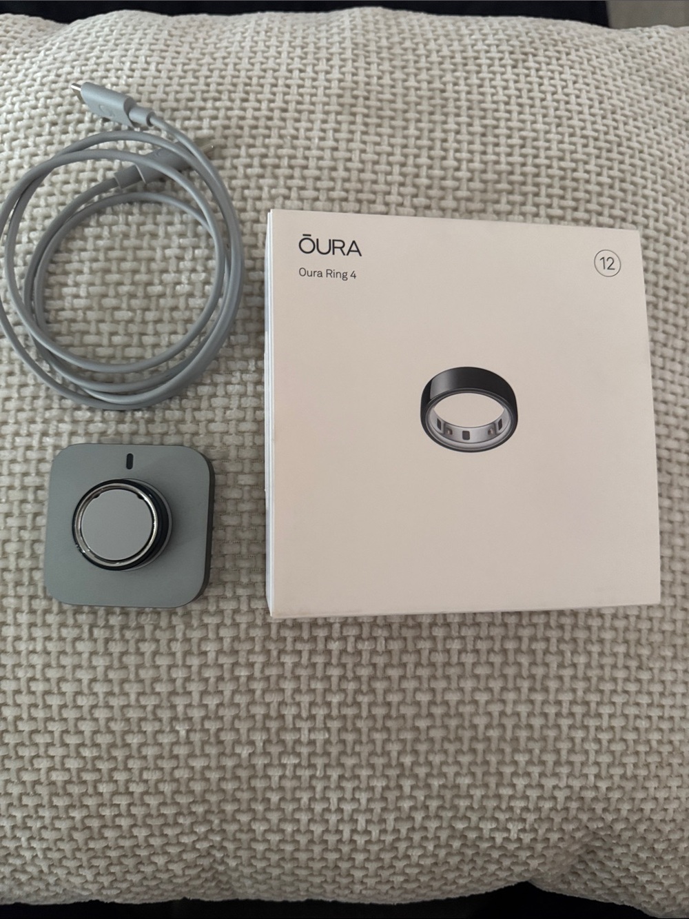 Oura Ring 4 Black with Gray Charger size 12